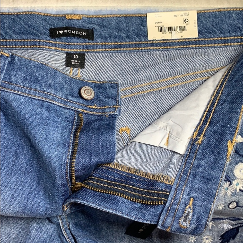 I ❤️Ronson Shorts - Picture 3 of 7